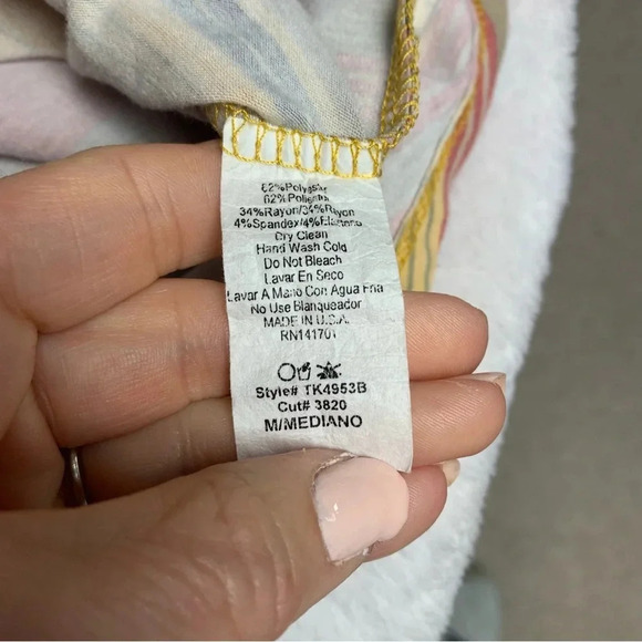 143 Story sleeveless top warm tone colors size medium but would fit up - Picture 3 of 8